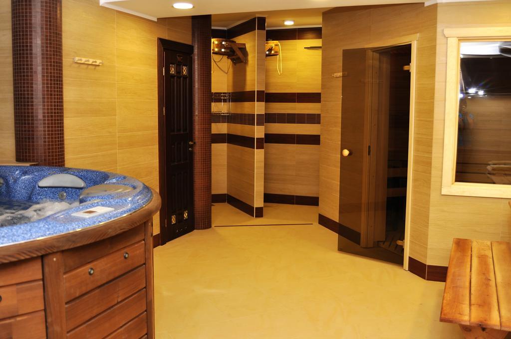 Malekhuv Status Hotel מראה חיצוני תמונה