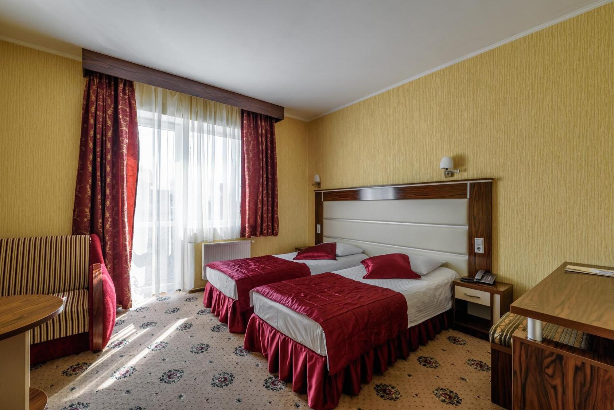 Malekhuv Status Hotel מראה חיצוני תמונה