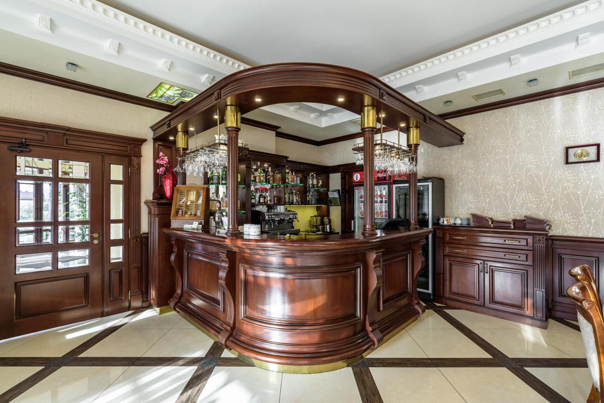Malekhuv Status Hotel מראה חיצוני תמונה