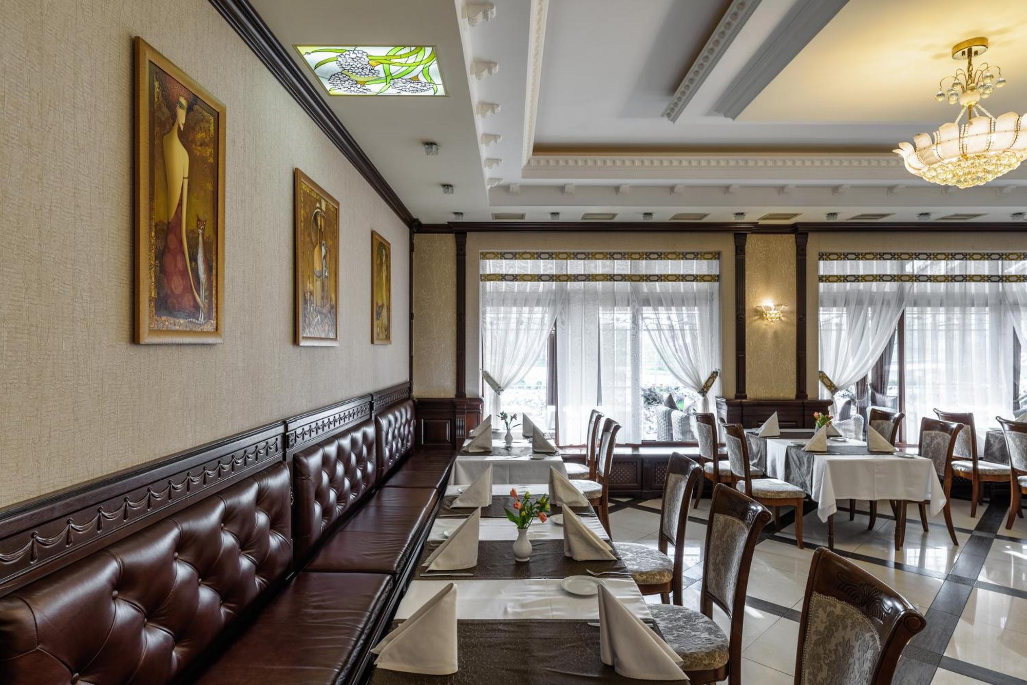 Malekhuv Status Hotel מראה חיצוני תמונה