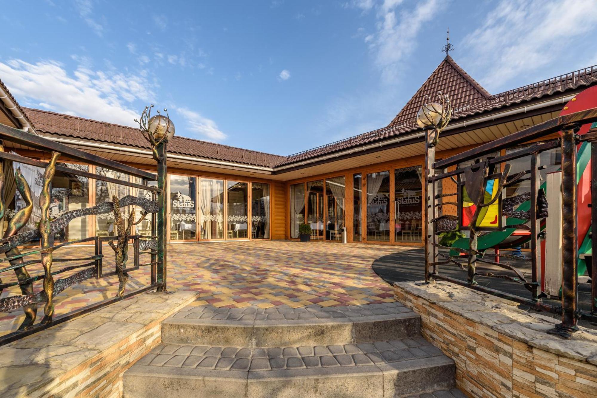 Malekhuv Status Hotel מראה חיצוני תמונה