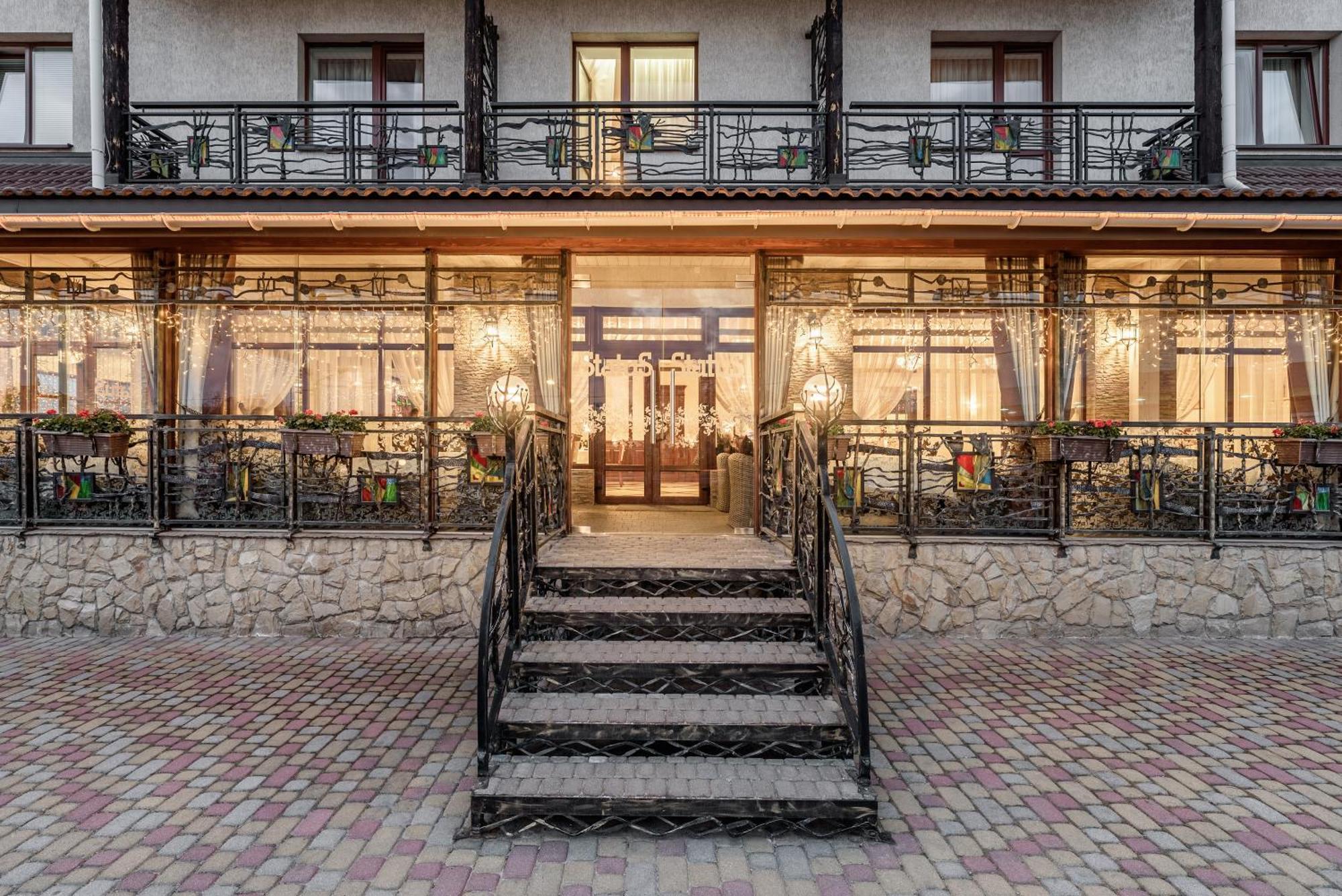 Malekhuv Status Hotel מראה חיצוני תמונה