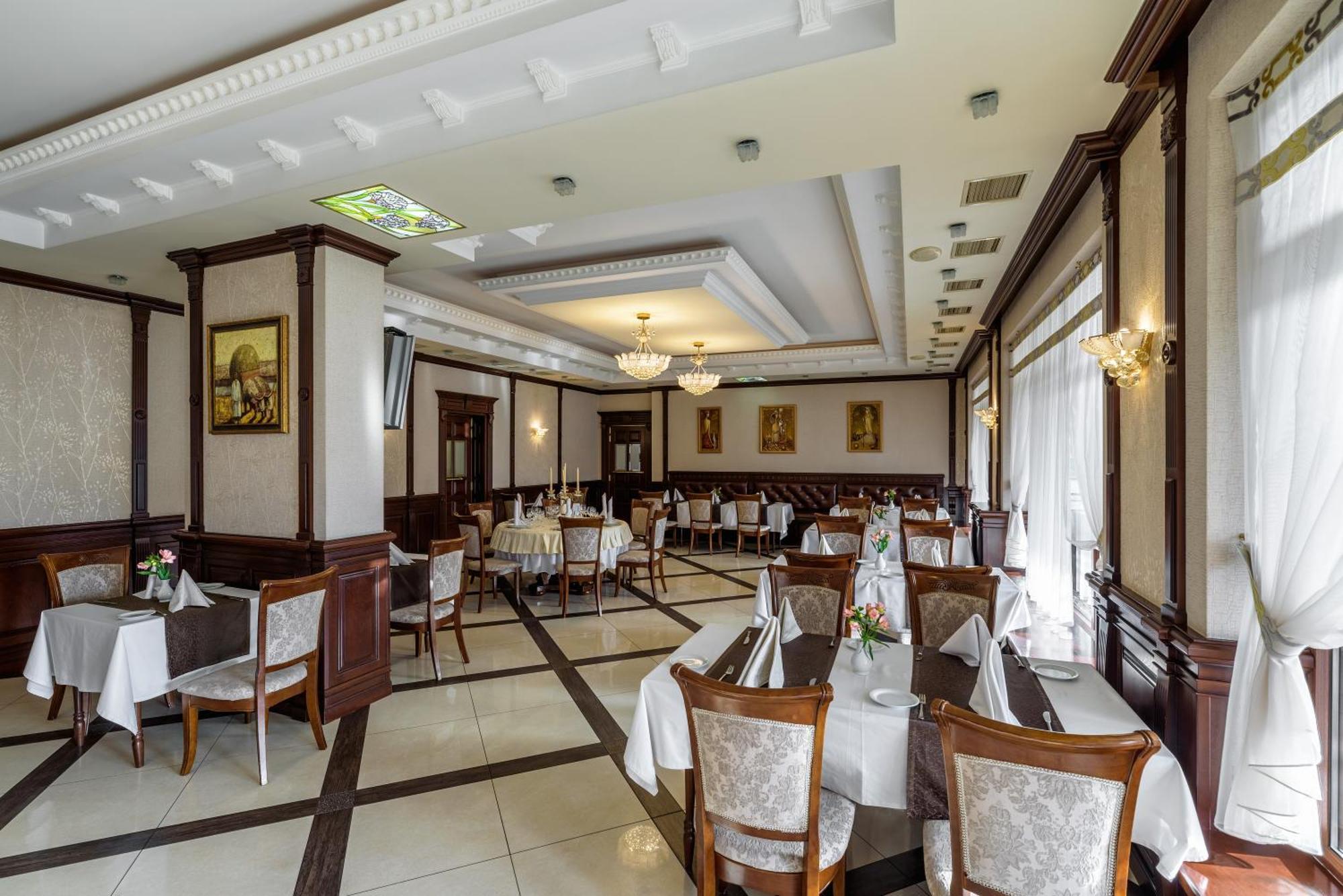 Malekhuv Status Hotel מראה חיצוני תמונה