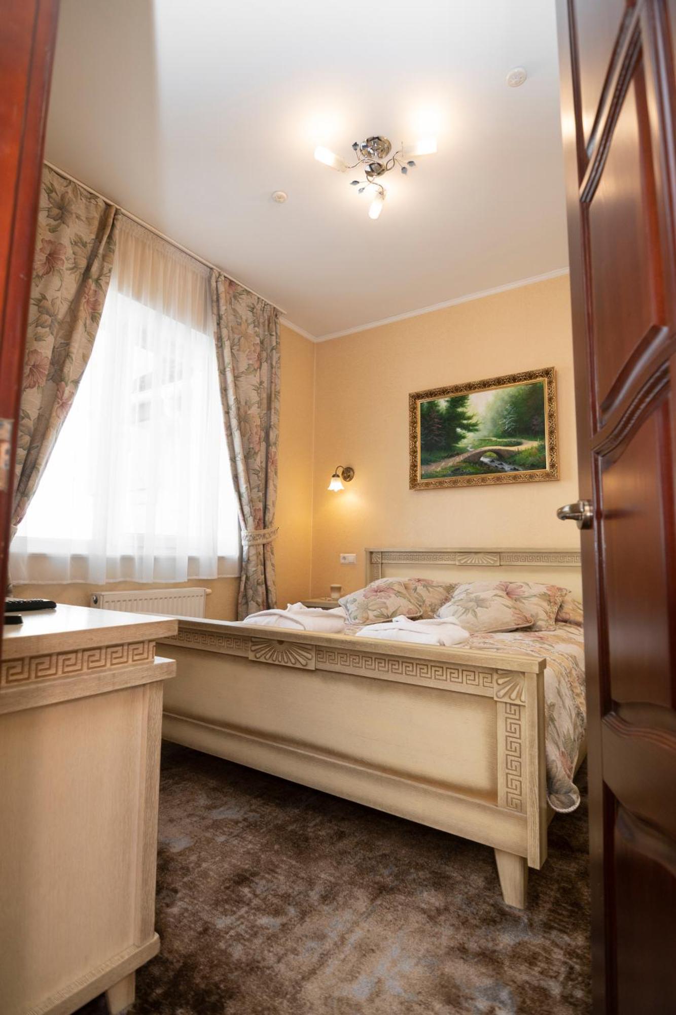 Malekhuv Status Hotel מראה חיצוני תמונה