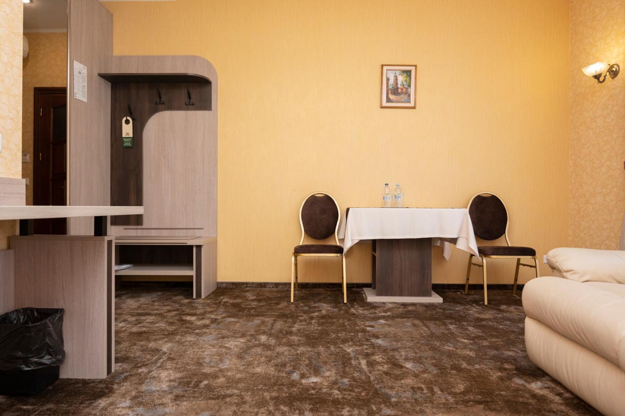 Malekhuv Status Hotel מראה חיצוני תמונה