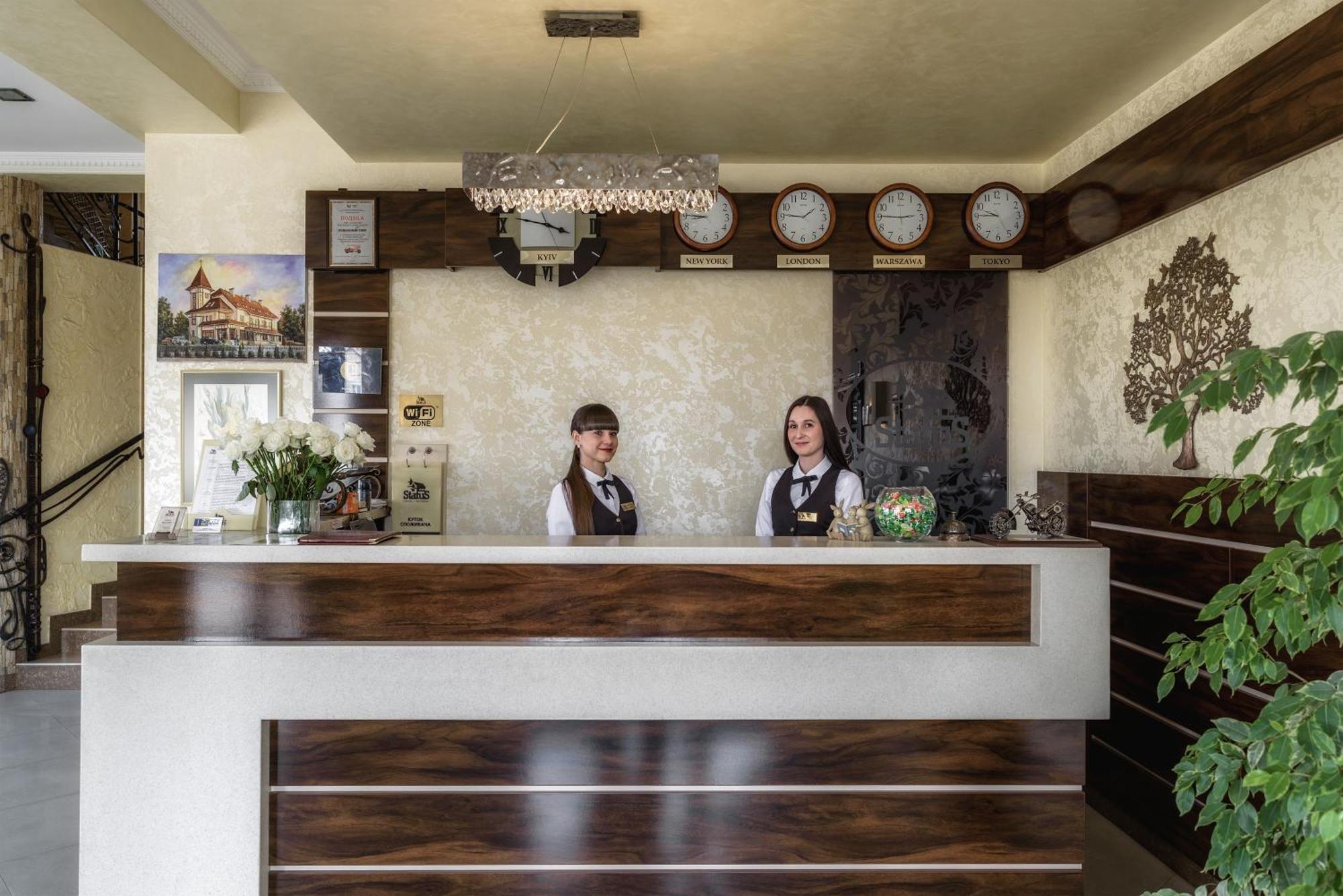 Malekhuv Status Hotel מראה חיצוני תמונה