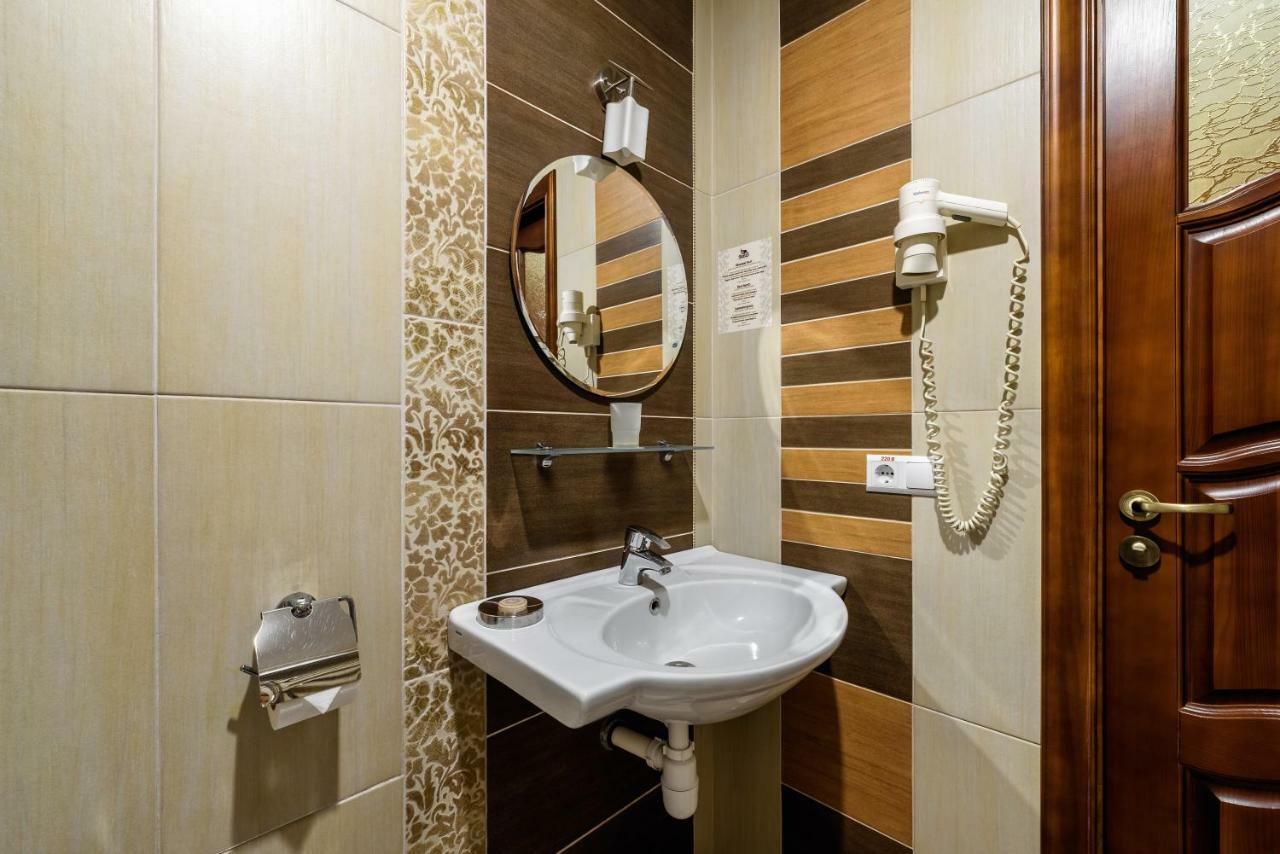 Malekhuv Status Hotel מראה חיצוני תמונה