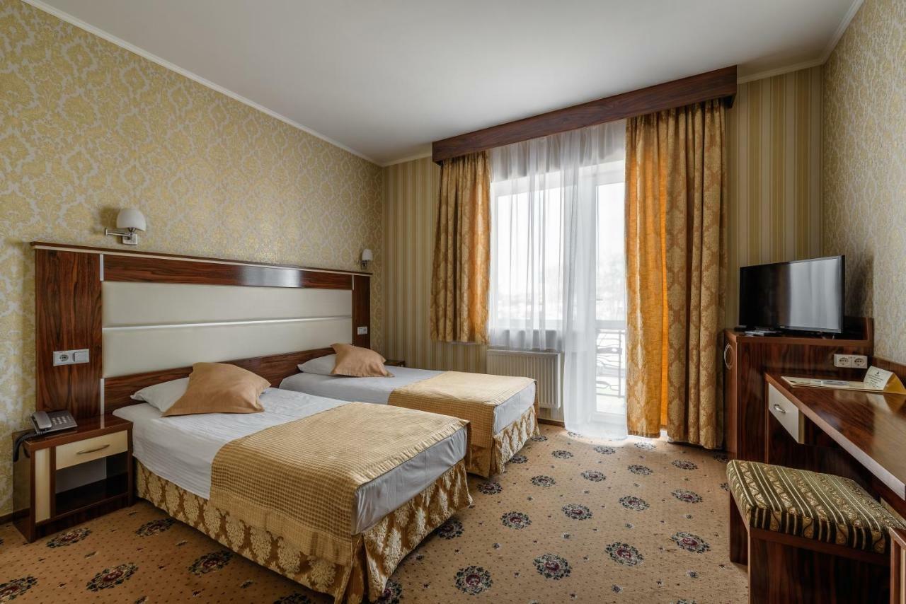 Malekhuv Status Hotel מראה חיצוני תמונה