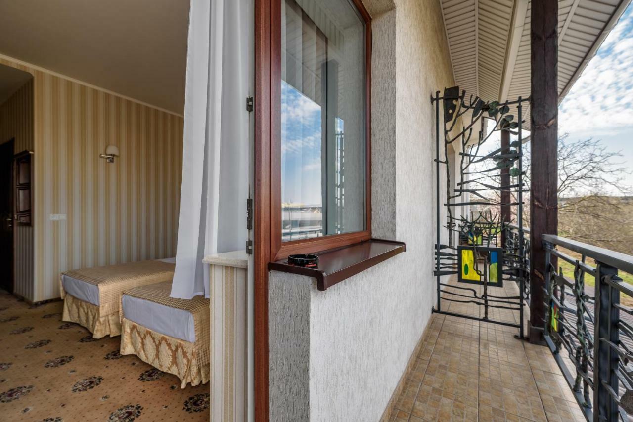 Malekhuv Status Hotel מראה חיצוני תמונה