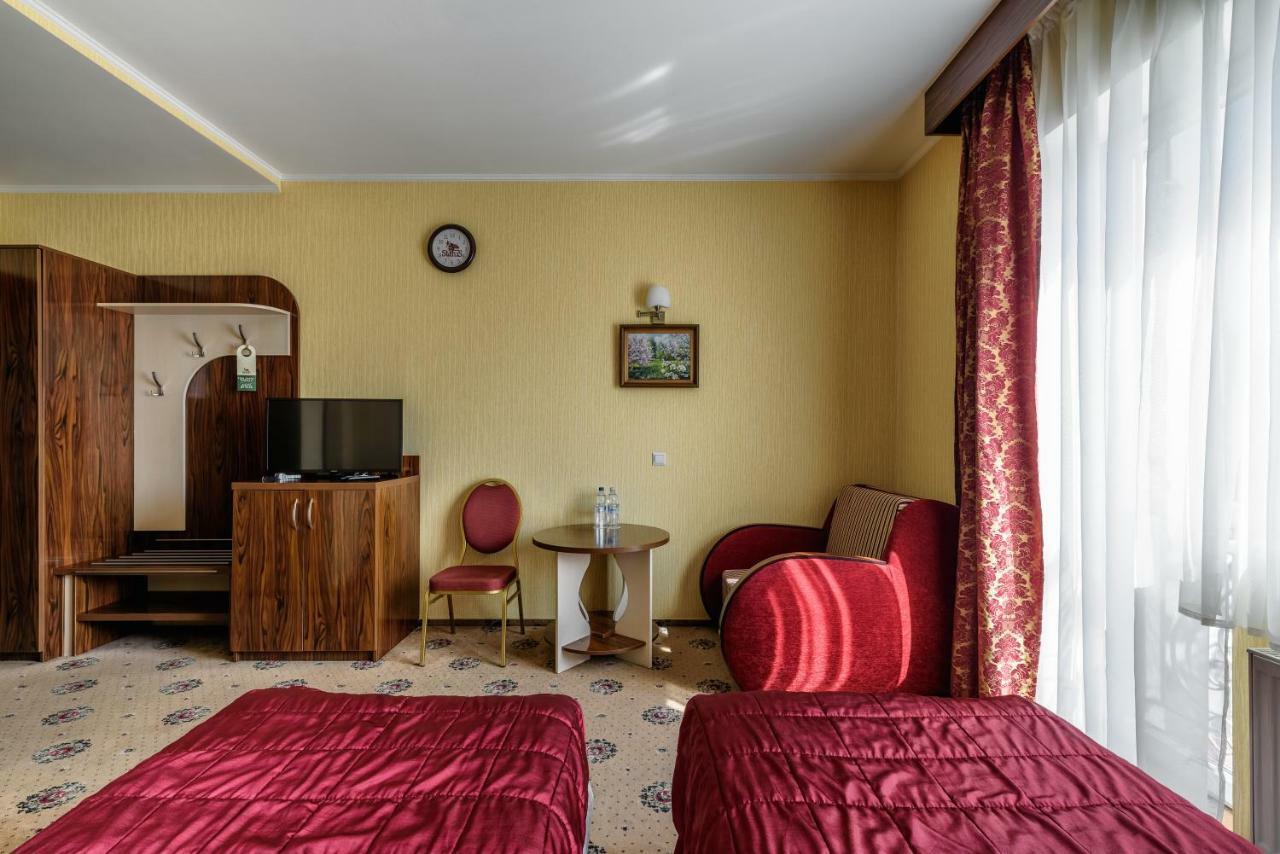Malekhuv Status Hotel מראה חיצוני תמונה