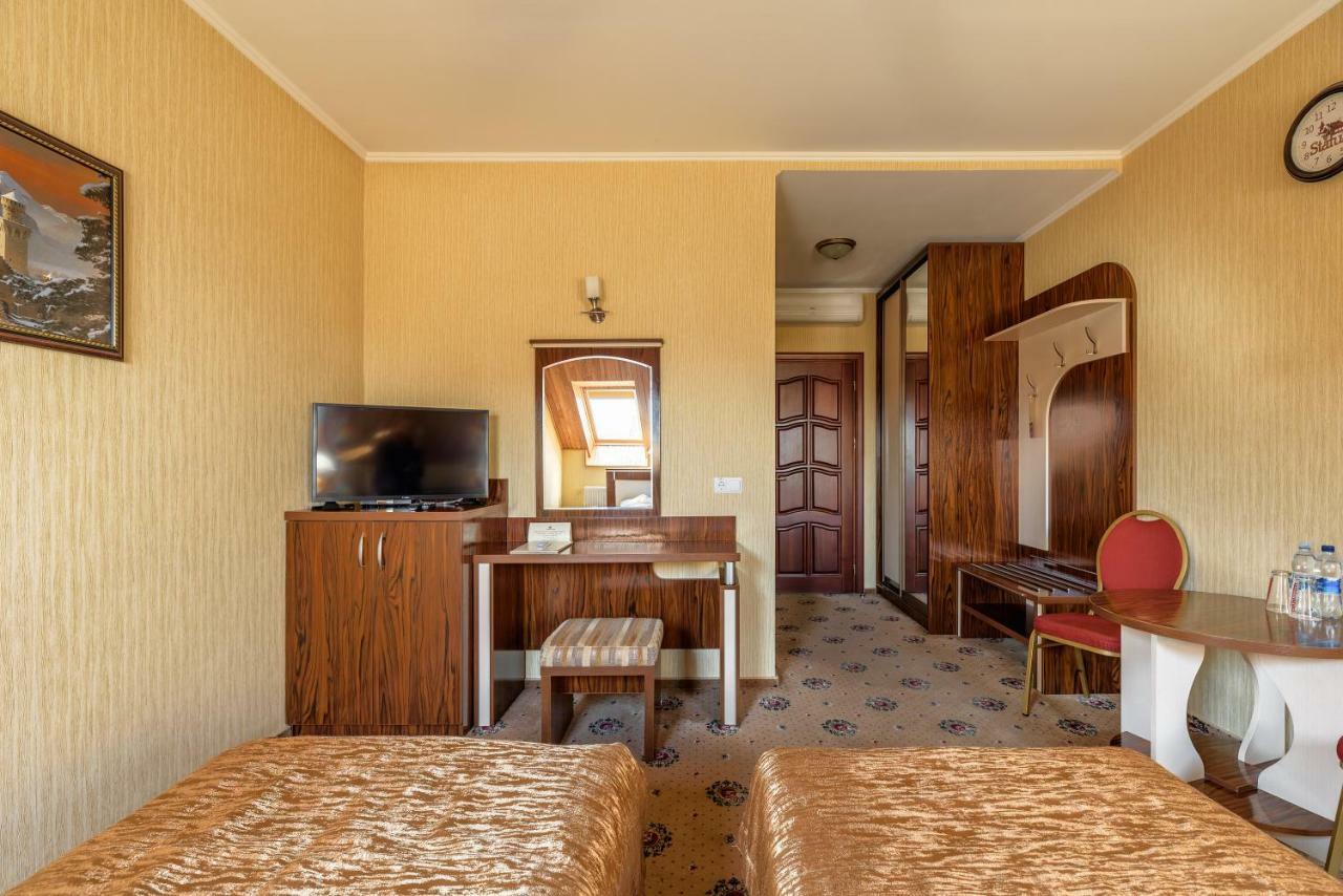 Malekhuv Status Hotel מראה חיצוני תמונה