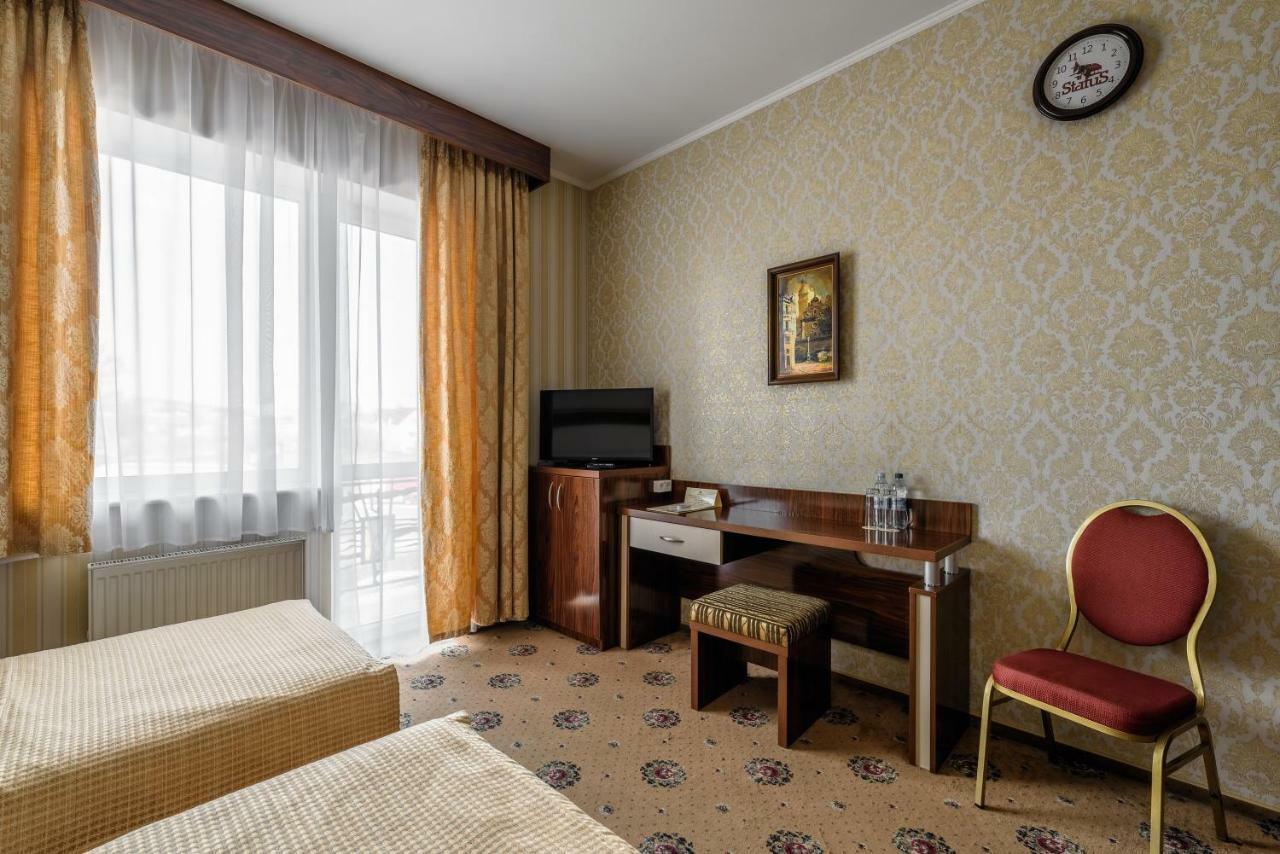 Malekhuv Status Hotel מראה חיצוני תמונה