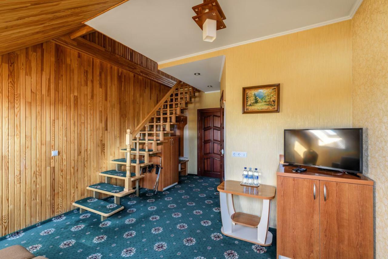 Malekhuv Status Hotel מראה חיצוני תמונה