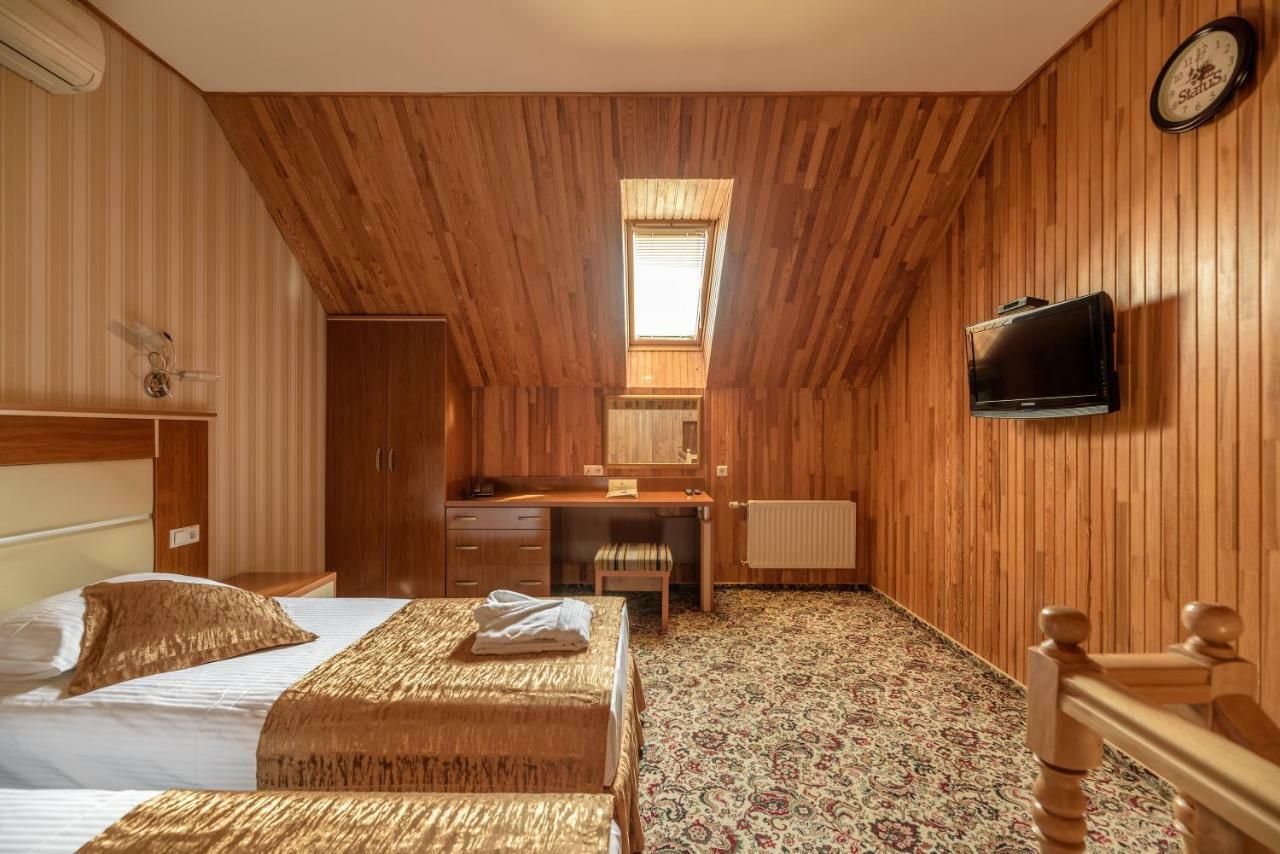 Malekhuv Status Hotel מראה חיצוני תמונה