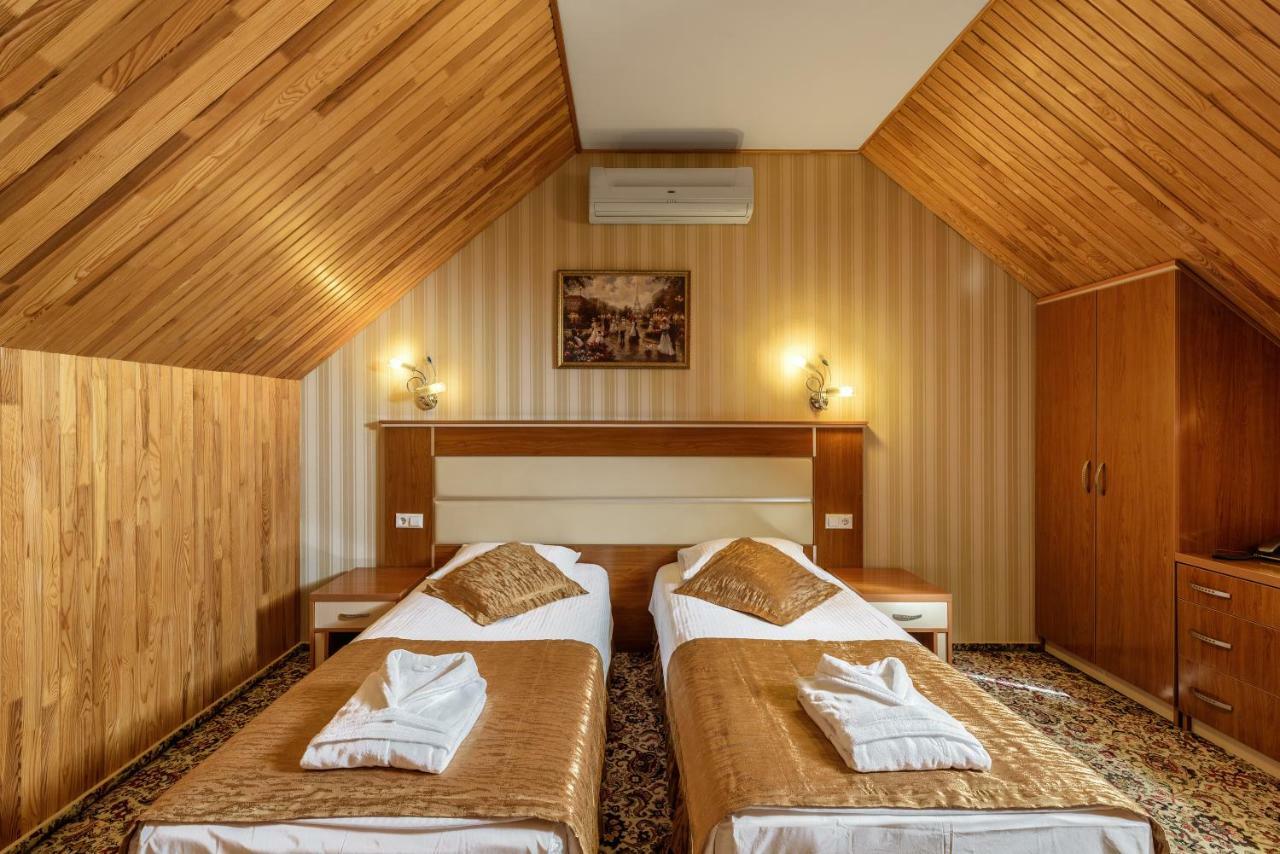 Malekhuv Status Hotel מראה חיצוני תמונה