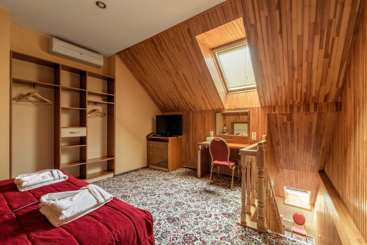 Malekhuv Status Hotel מראה חיצוני תמונה