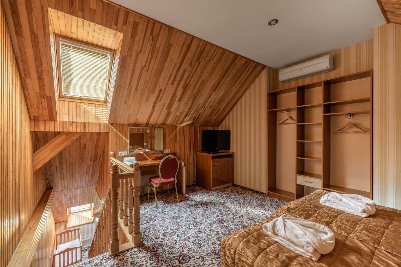 Malekhuv Status Hotel מראה חיצוני תמונה
