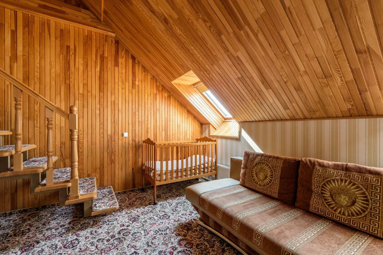 Malekhuv Status Hotel מראה חיצוני תמונה