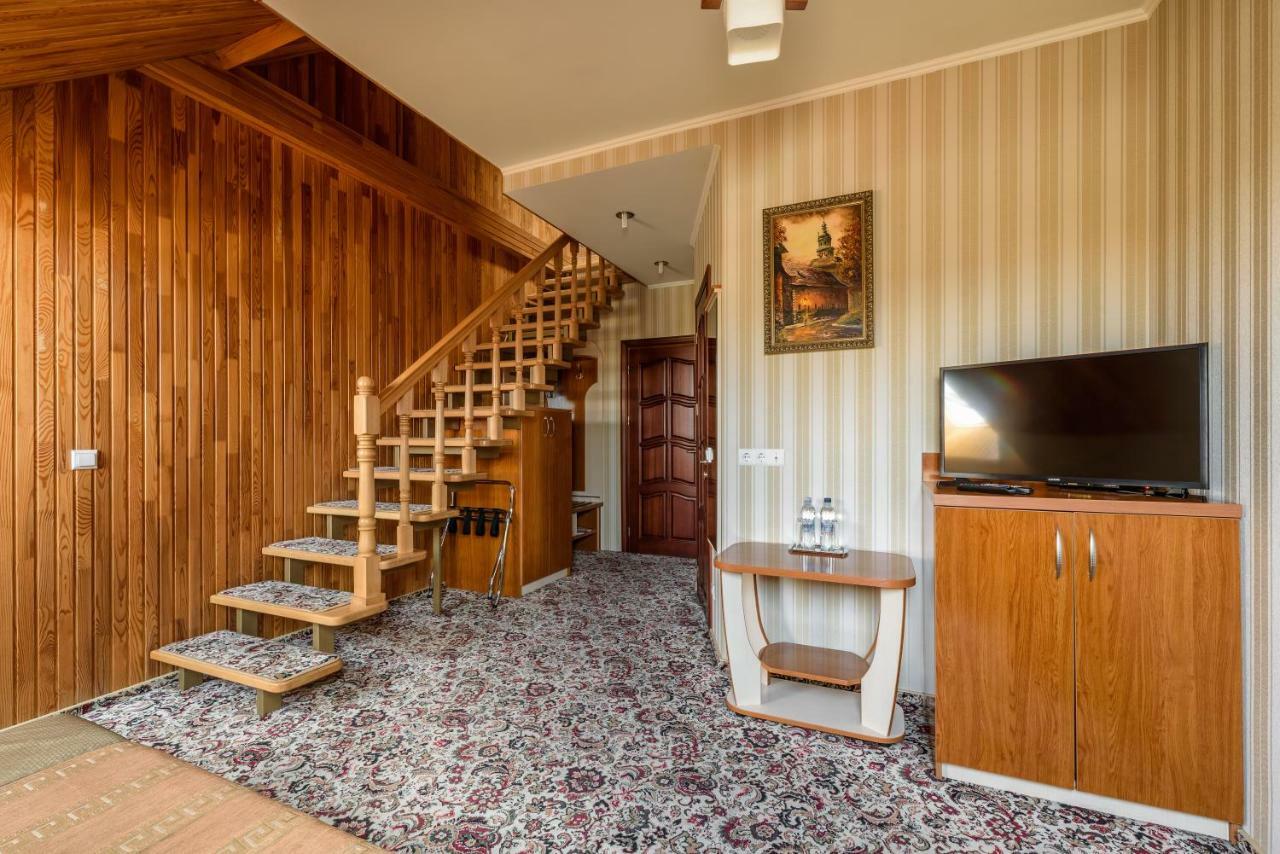 Malekhuv Status Hotel מראה חיצוני תמונה